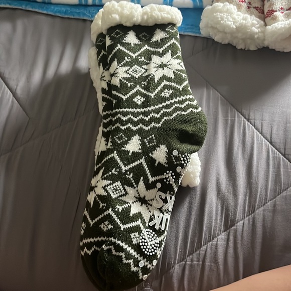 Muk Luks Headband- Sock Set - Picture 3 of 4